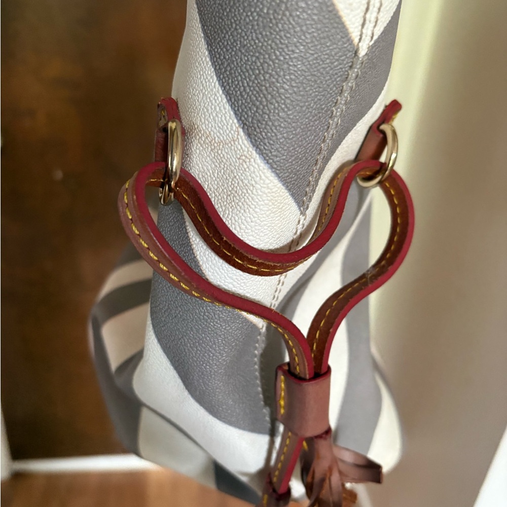 Dooney & Bourke striped bag - Picture 5 of 10